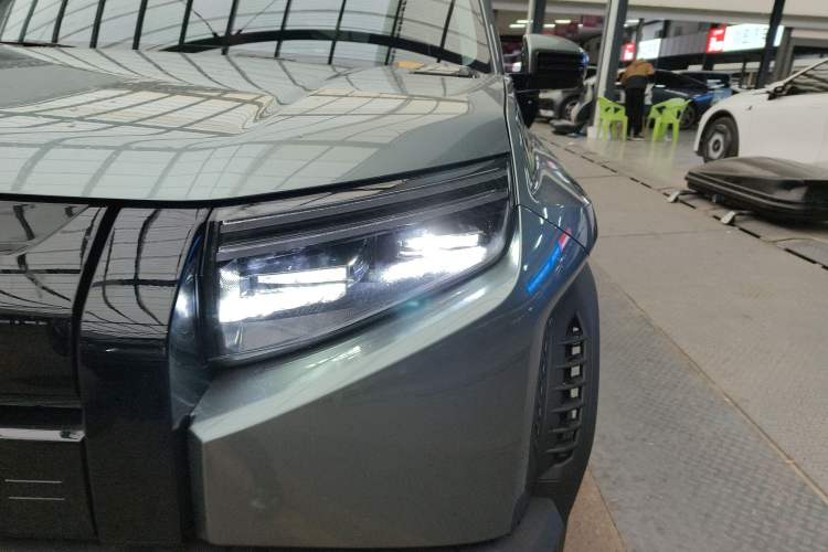 Used Formula Leopard Titanium 3 2025 501 km Range Rear-Wheel Drive Intelligent Driving Max Edition Left Front Headlight
