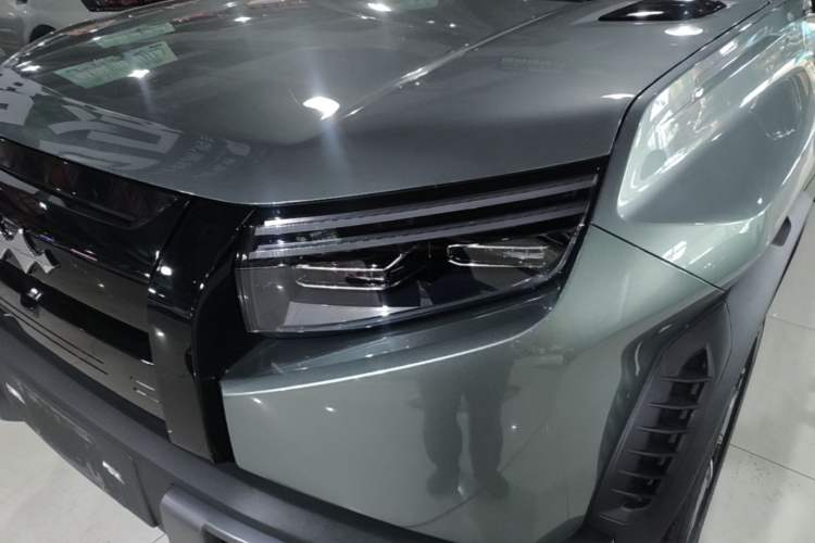 Used Formula Leopard Titanium 3 2025 501KM All-Wheel Drive Intelligent Driving Ultra Version Left Front Headlight