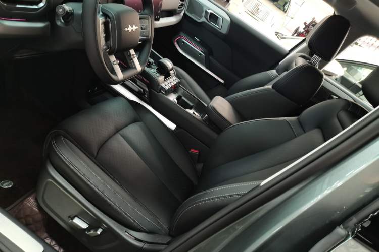 Used Formula Leopard Titanium 3 2025 501KM All-Wheel Drive Intelligent Driving Ultra Version Left Front Seat