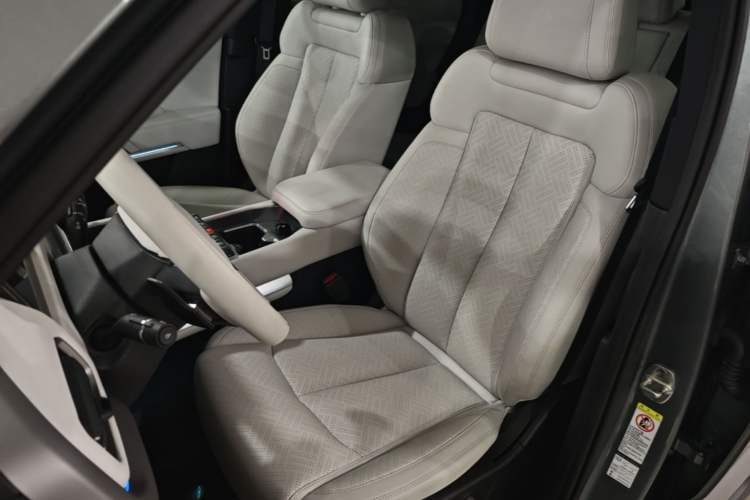 Used Formula Leopard Titanium 3 2025 501KM All-Wheel Drive Intelligent Driving Ultra Version Left Front Seat