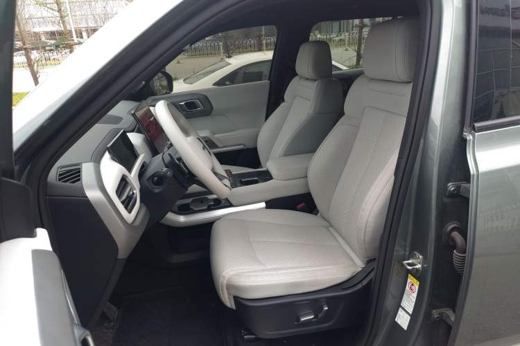Used Formula Leopard Titanium 3 2025 501KM All-Wheel Drive Intelligent Driving Ultra Version Left Front Seat