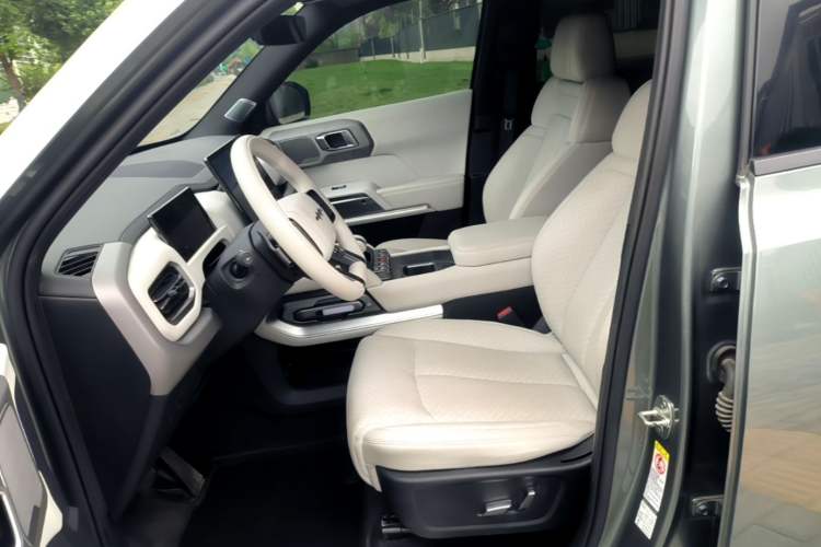 Used Formula Leopard Titanium 3 2025 501KM All-Wheel Drive Intelligent Driving Ultra Version Left Front Seat