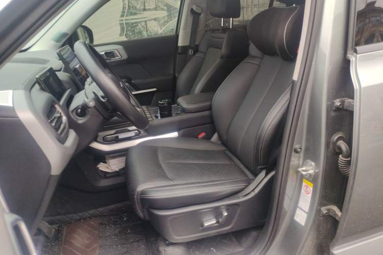 Used Formula Leopard Titanium 3 2025 501KM All-Wheel Drive Intelligent Driving Ultra Version Left Front Seat