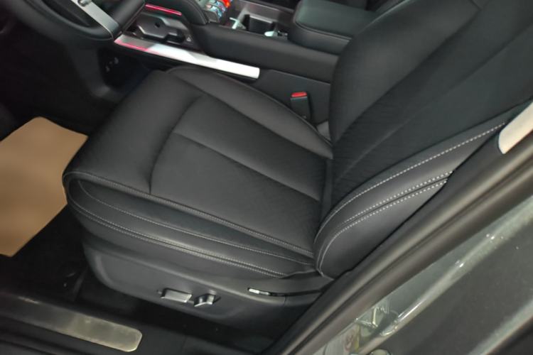 Used Formula Leopard Titanium 3 2025 501KM All-Wheel Drive Intelligent Driving Ultra Version Left Front Seat