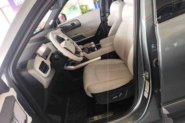 Used Formula Leopard Titanium 3 2025 501KM All-Wheel Drive Intelligent Driving Ultra Version Left Front Seat