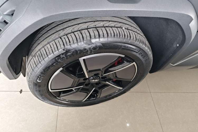 Used Formula Leopard Titanium 3 2025 501KM All-Wheel Drive Intelligent Driving Ultra Version Left Front Wheel Hub