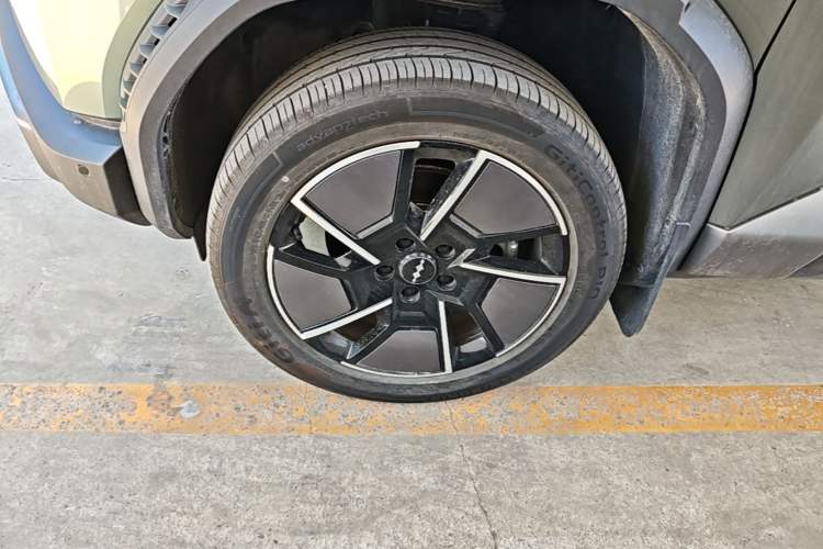 Used Formula Leopard Titanium 3 2025 501 km All-Wheel Drive Intelligent Driving Max Edition Left Front Wheel Hub