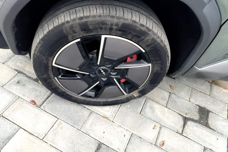 Used Formula Leopard Titanium 3 2025 501KM All-Wheel Drive Intelligent Driving Ultra Version Left Front Wheel Hub