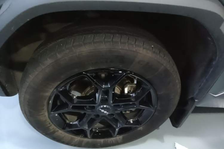 Used Formula Leopard Titanium 3 2025 501 km Range Rear-Wheel Drive Intelligent Driving Max Edition Left Front Wheel Hub