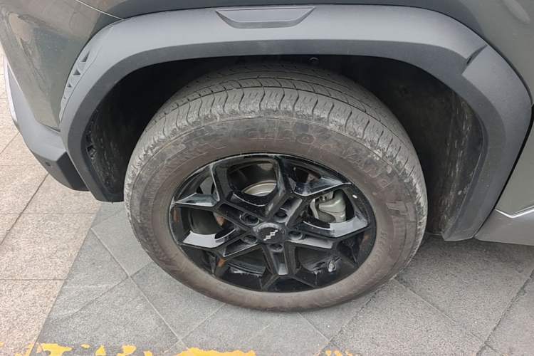 Used Formula Leopard Titanium 3 2025 501 km Range Rear-Wheel Drive Intelligent Driving Max Edition Left Front Wheel Hub