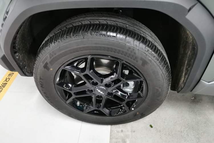 Used Formula Leopard Titanium 3 2025 501 km Range Rear-Wheel Drive Intelligent Driving Max Edition Left Front Wheel Hub