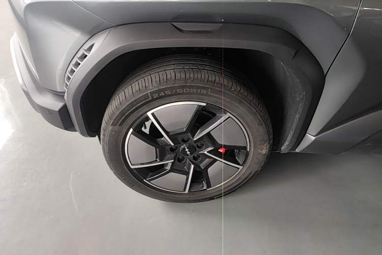 Used Formula Leopard Titanium 3 2025 501KM All-Wheel Drive Intelligent Driving Ultra Version Left Front Wheel Hub