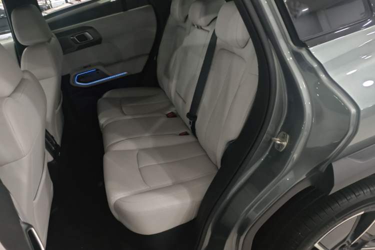 Used Formula Leopard Titanium 3 2025 501KM All-Wheel Drive Intelligent Driving Ultra Version Left Rear Seat