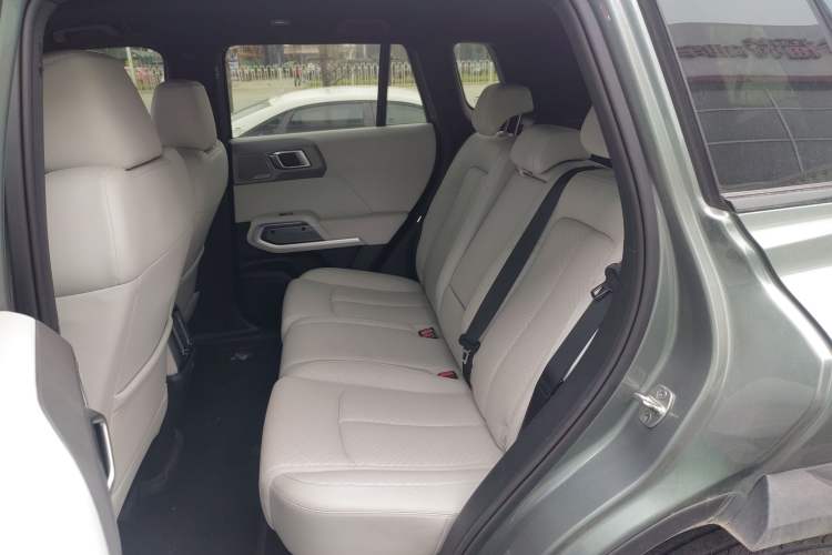 Used Formula Leopard Titanium 3 2025 501KM All-Wheel Drive Intelligent Driving Ultra Version Left Rear Seat