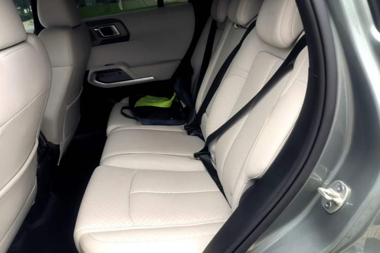 Used Formula Leopard Titanium 3 2025 501KM All-Wheel Drive Intelligent Driving Ultra Version Left Rear Seat