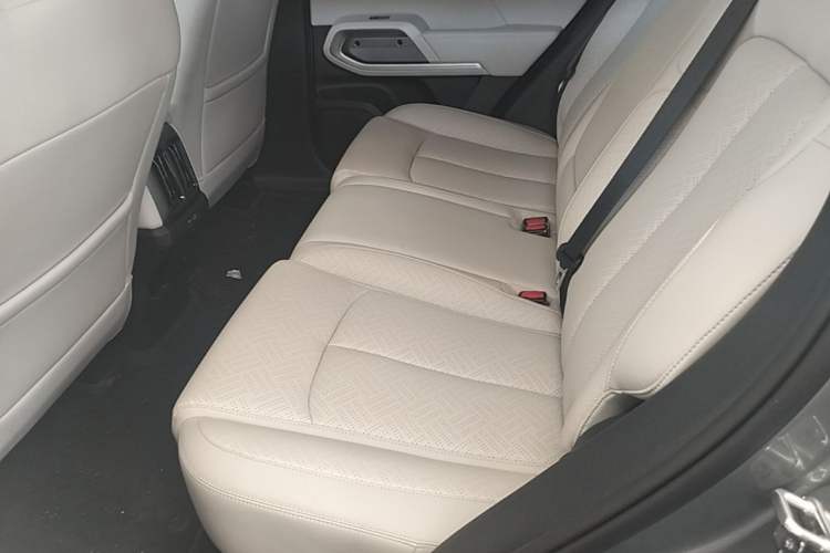 Used Formula Leopard Titanium 3 2025 501 km All-Wheel Drive Intelligent Driving Max Edition Left Rear Seat