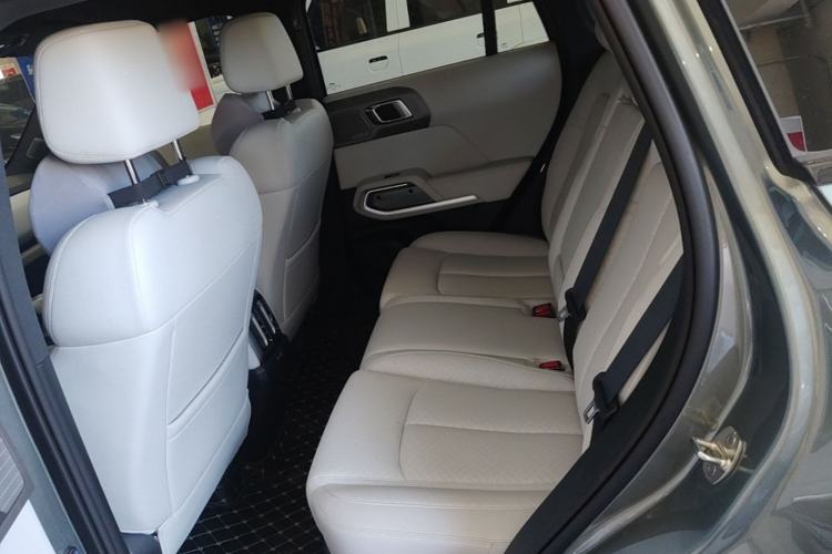 Used Formula Leopard Titanium 3 2025 501KM All-Wheel Drive Intelligent Driving Ultra Version Left Rear Seat