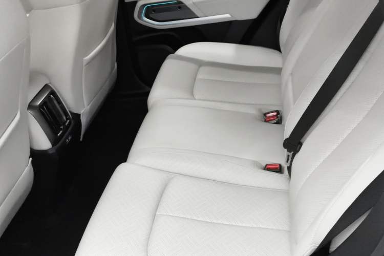 Used Formula Leopard Titanium 3 2025 501KM All-Wheel Drive Intelligent Driving Ultra Version Left Rear Seat