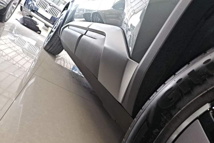 Used Formula Leopard Titanium 3 2025 501KM All-Wheel Drive Intelligent Driving Ultra Version Left Side Sill