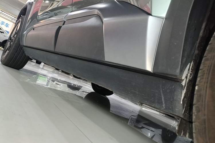 Used Formula Leopard Titanium 3 2025 501KM All-Wheel Drive Intelligent Driving Ultra Version Left Side Sill
