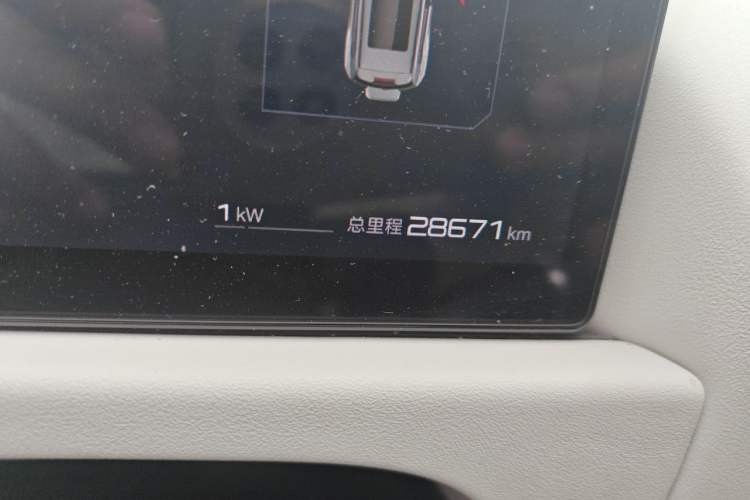 Used Formula Leopard Titanium 3 2025 501KM All-Wheel Drive Intelligent Driving Ultra Version Odometer Close Up
