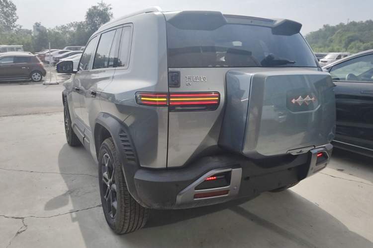 Used Formula Leopard Titanium 3 2025 501 km Range Rear-Wheel Drive Intelligent Driving Pro Version Rear Left 45 Deg