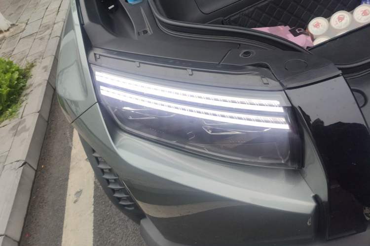 Used Formula Leopard Titanium 3 2025 501KM All-Wheel Drive Intelligent Driving Ultra Version Right Front Headlight