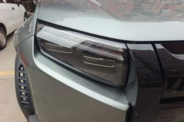 Used Formula Leopard Titanium 3 2025 501KM All-Wheel Drive Intelligent Driving Ultra Version Right Front Headlight