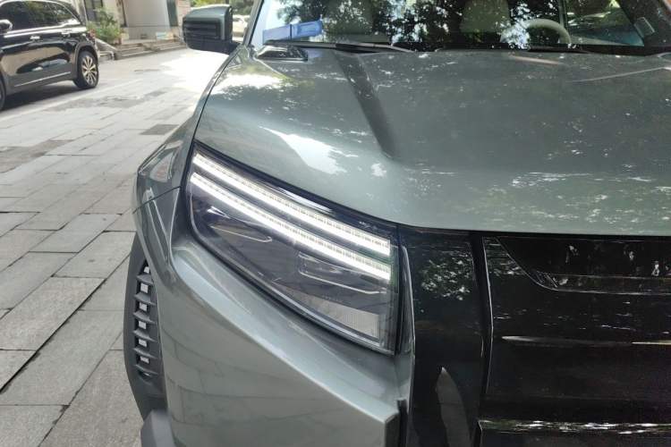 Used Formula Leopard Titanium 3 2025 501KM All-Wheel Drive Intelligent Driving Ultra Version Right Front Headlight
