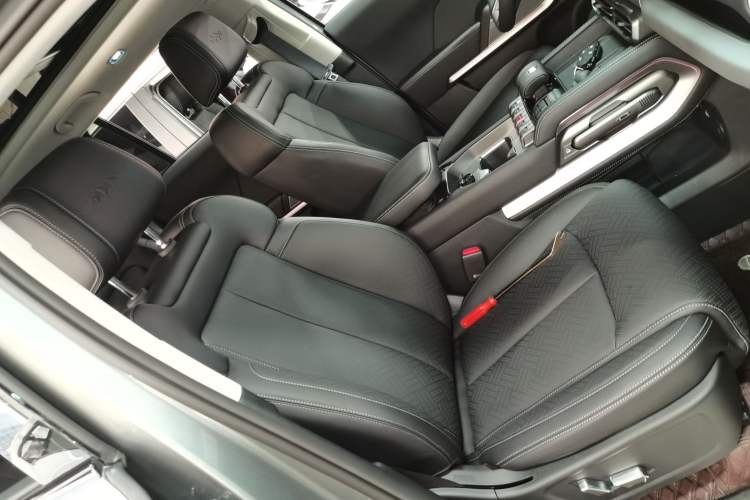 Used Formula Leopard Titanium 3 2025 501KM All-Wheel Drive Intelligent Driving Ultra Version Right Front Seat