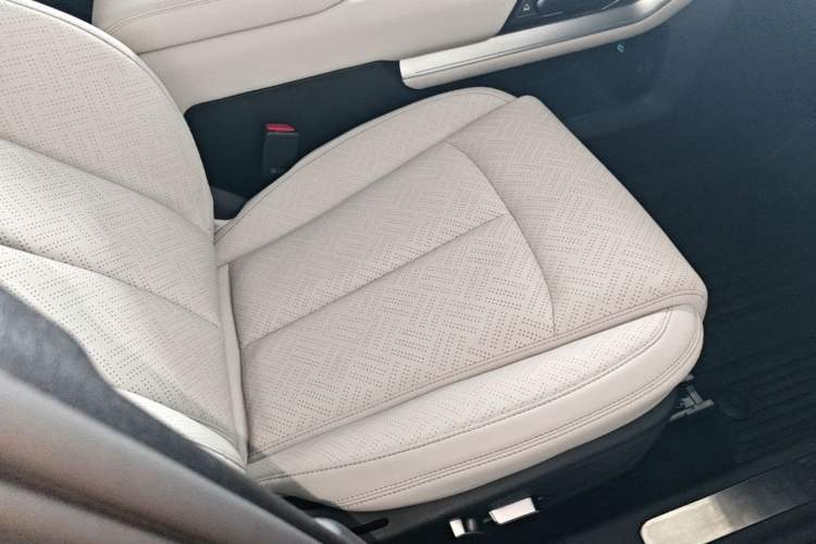 Used Formula Leopard Titanium 3 2025 501KM All-Wheel Drive Intelligent Driving Ultra Version Right Front Seat
