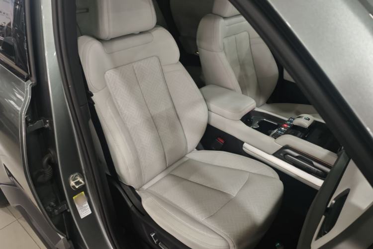 Used Formula Leopard Titanium 3 2025 501KM All-Wheel Drive Intelligent Driving Ultra Version Right Front Seat
