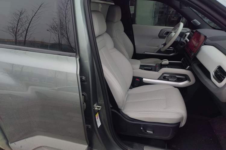Used Formula Leopard Titanium 3 2025 501KM All-Wheel Drive Intelligent Driving Ultra Version Right Front Seat