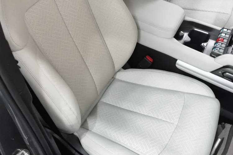 Used Formula Leopard Titanium 3 2025 501KM All-Wheel Drive Intelligent Driving Ultra Version Right Front Seat