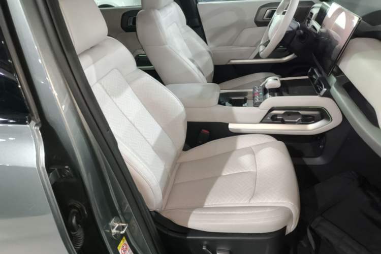 Used Formula Leopard Titanium 3 2025 501KM All-Wheel Drive Intelligent Driving Ultra Version Right Front Seat