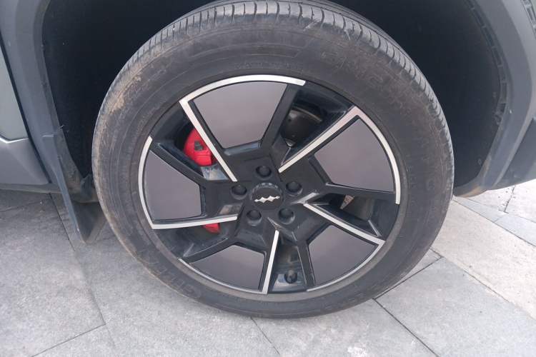 Used Formula Leopard Titanium 3 2025 501KM All-Wheel Drive Intelligent Driving Ultra Version Right Front Wheel Hub