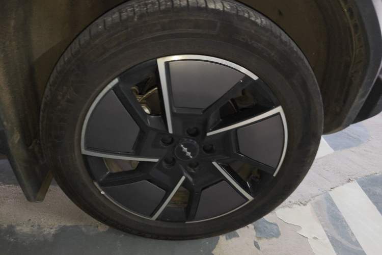 Used Formula Leopard Titanium 3 2025 501 km All-Wheel Drive Intelligent Driving Max Edition Right Front Wheel Hub