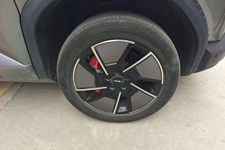 Used Formula Leopard Titanium 3 2025 501KM All-Wheel Drive Intelligent Driving Ultra Version Right Front Wheel Hub