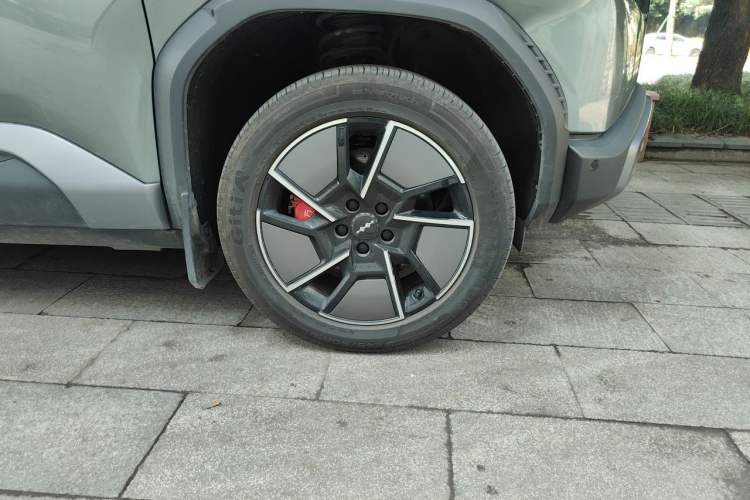 Used Formula Leopard Titanium 3 2025 501KM All-Wheel Drive Intelligent Driving Ultra Version Right Front Wheel Hub