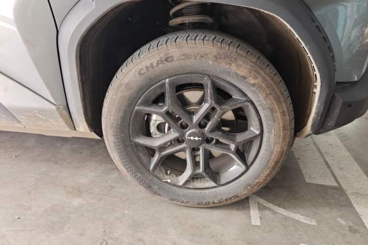 Used Formula Leopard Titanium 3 2025 501 km Range Rear-Wheel Drive Intelligent Driving Max Edition Right Front Wheel Hub