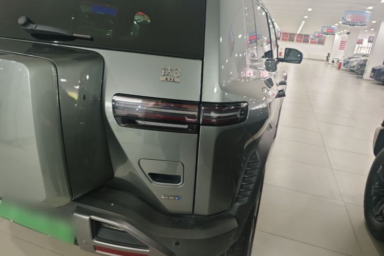 Used Formula Leopard Titanium 3 2025 501KM All-Wheel Drive Intelligent Driving Ultra Version Right Rear Taillight