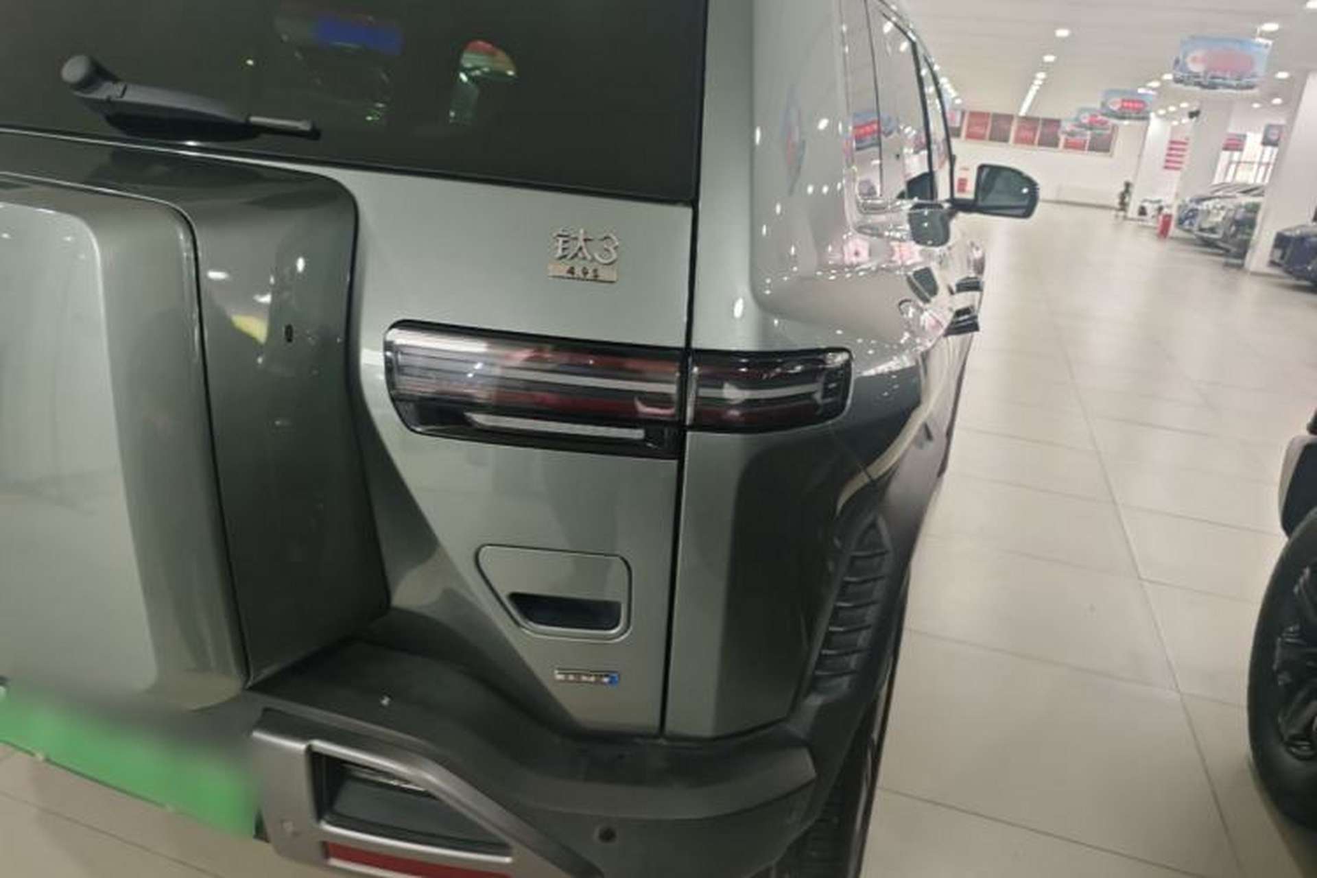 Used Formula Leopard Titanium 3 2025 501KM All-Wheel Drive Intelligent Driving Ultra Version Right Rear Taillight