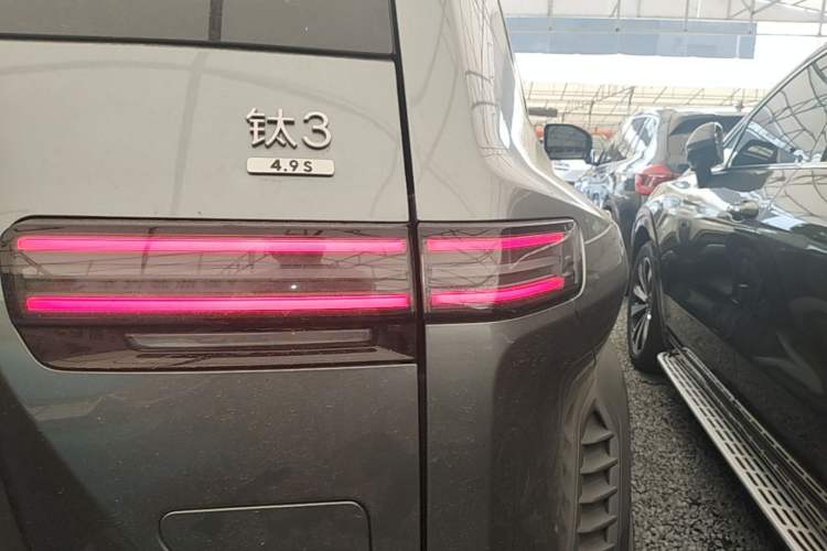 Used Formula Leopard Titanium 3 2025 501 km All-Wheel Drive Intelligent Driving Max Edition Right Rear Taillight