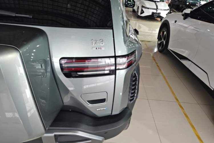 Used Formula Leopard Titanium 3 2025 501KM All-Wheel Drive Intelligent Driving Ultra Version Right Rear Taillight