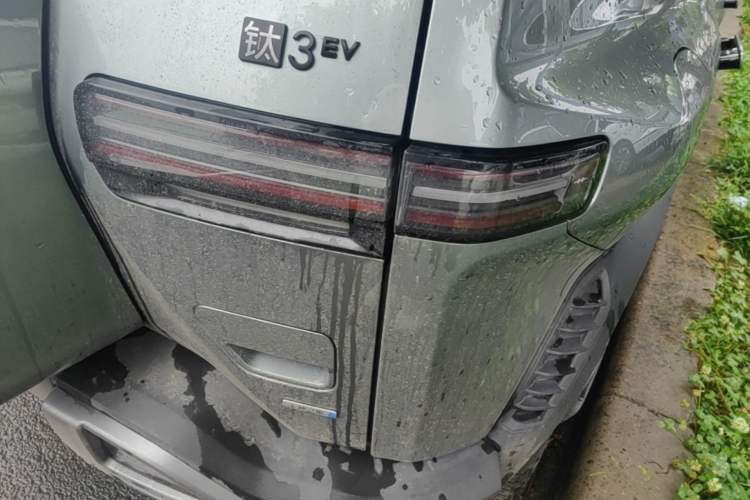 Used Formula Leopard Titanium 3 2025 501 km Four-Wheel Drive Drone Edition Right Rear Taillight