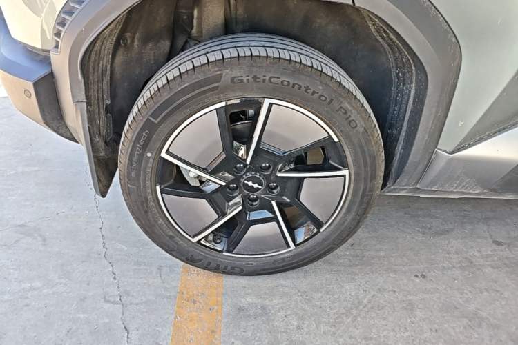 Used Formula Leopard Titanium 3 2025 501 km All-Wheel Drive Intelligent Driving Max Edition Right Rear Wheel Hub