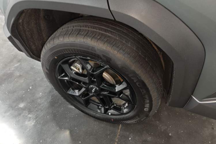 Used Formula Leopard Titanium 3 2025 501 km Range Rear-Wheel Drive Intelligent Driving Max Edition Right Rear Wheel Hub