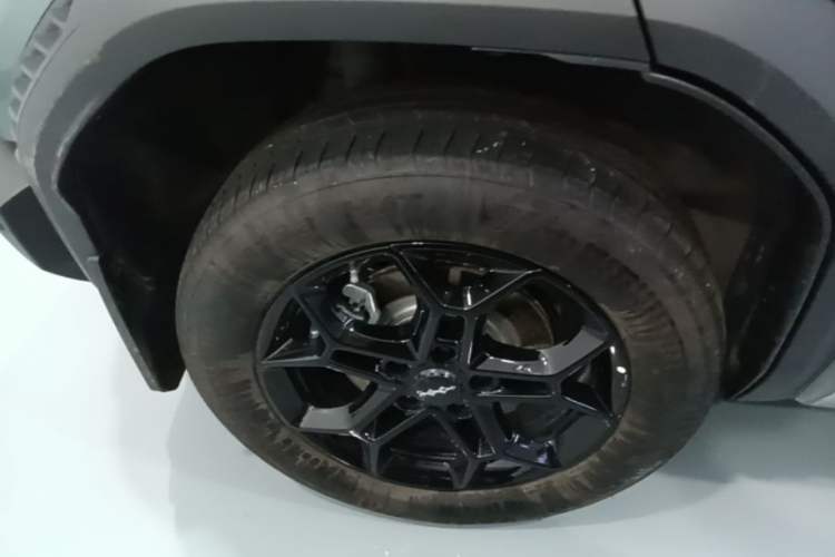 Used Formula Leopard Titanium 3 2025 501 km Range Rear-Wheel Drive Intelligent Driving Max Edition Right Rear Wheel Hub