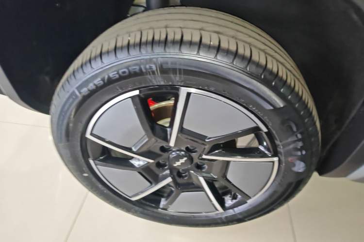 Used Formula Leopard Titanium 3 2025 501KM All-Wheel Drive Intelligent Driving Ultra Version Right Rear Wheel Hub