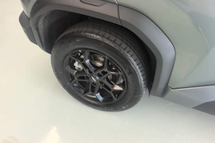 Used Formula Leopard Titanium 3 2025 501 km Range Rear-Wheel Drive Intelligent Driving Max Edition Right Rear Wheel Hub
